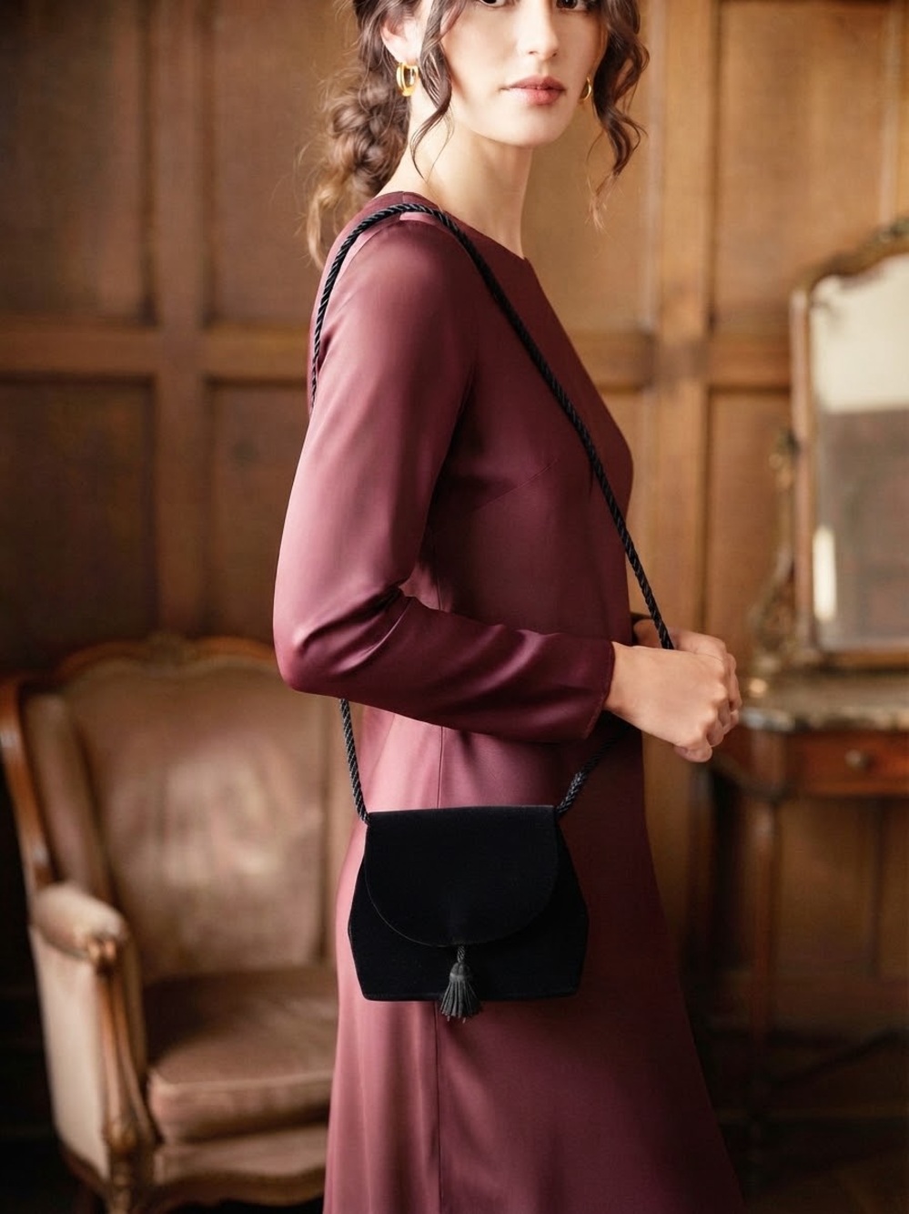 Elegant Black Vintage Inspired Velvet Crossbody Bag with Tassel